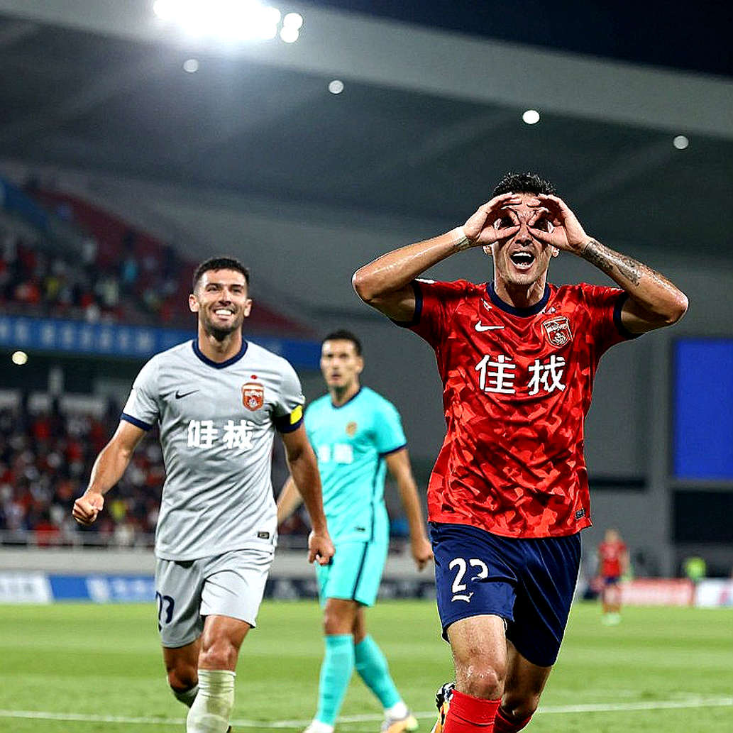 Bản tin giấy ngày 13 tháng 8: Conte, Southampton và những tín hiệu thật nằm dưới tiếng ồn chuyển nhượng