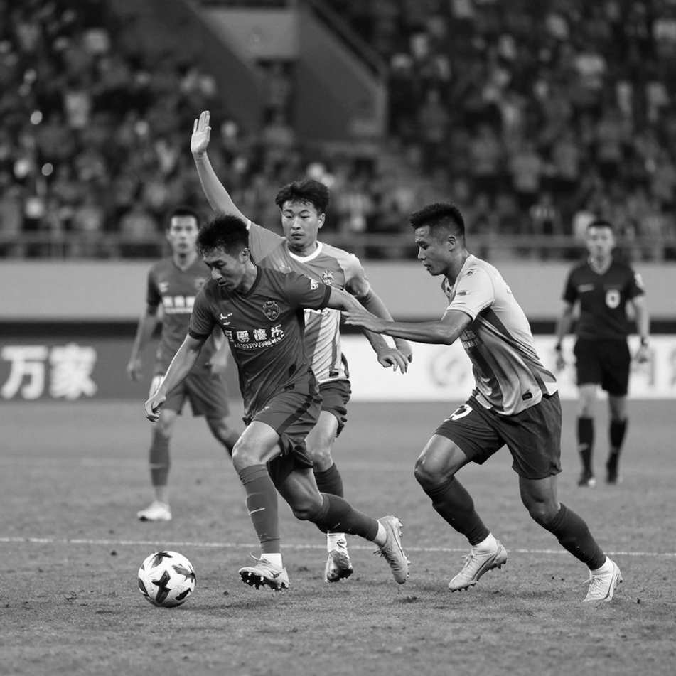Vietnam vs Japan: The Arithmetic of Survival and the Price of a Dream Vietnam vs Japan: The Arithmetic of Survival and the Price of a Dream