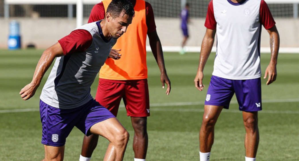 Hà Nội FC thua 1-4 tại Hàng Đẫy: 40 phút trong phòng thay đồ và tiếng động cơ chưa tắt