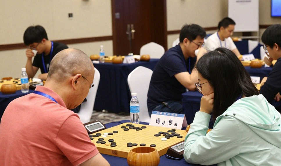 Dòng tít sai về chủ tịch FIDE và gói quảng cáo FRITZ 20: khi làng cờ thiếu một nghi thức kiểm chứng