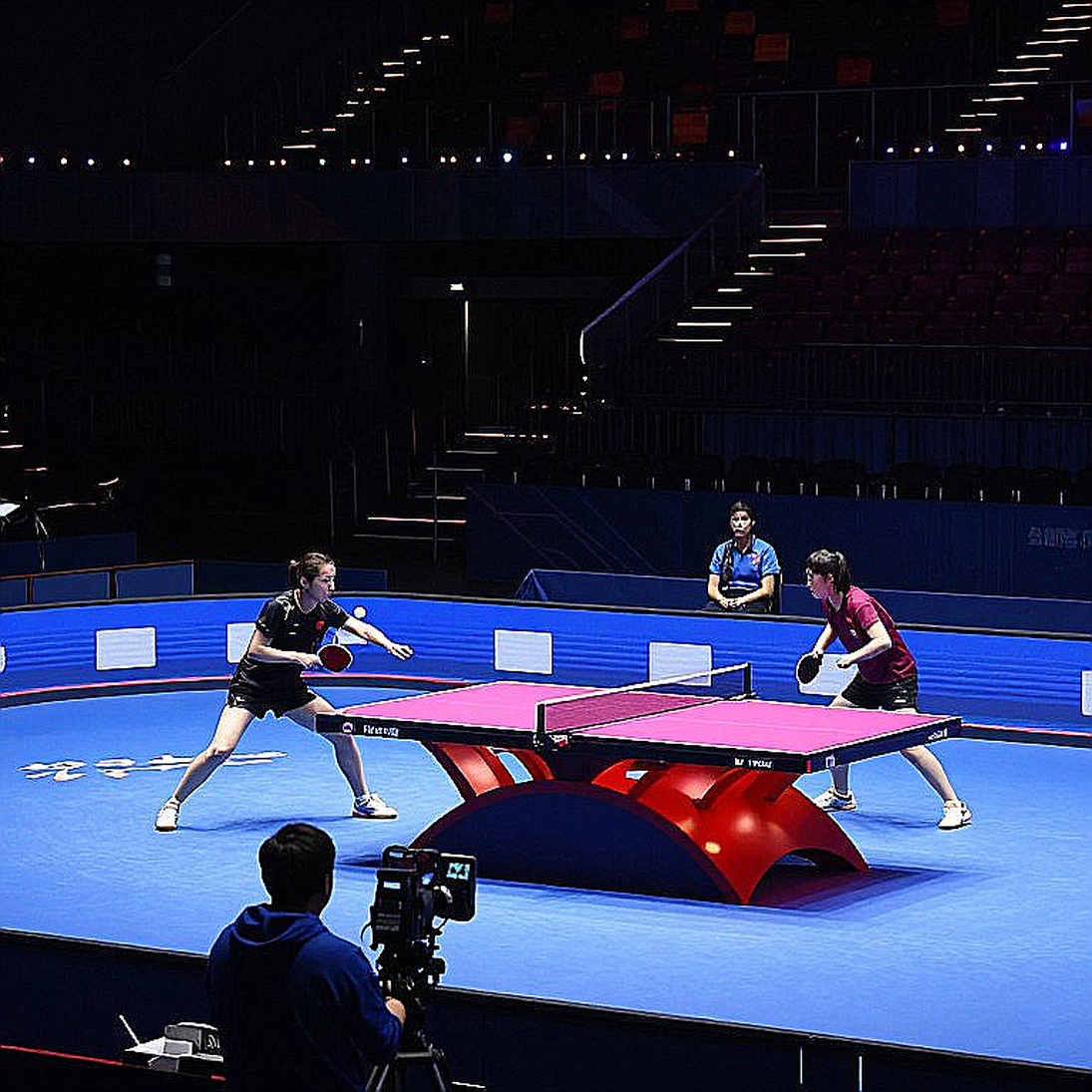 Thị trường chuyển nhượng esports: khi bảng dữ liệu trống, người đưa tin phải chọn