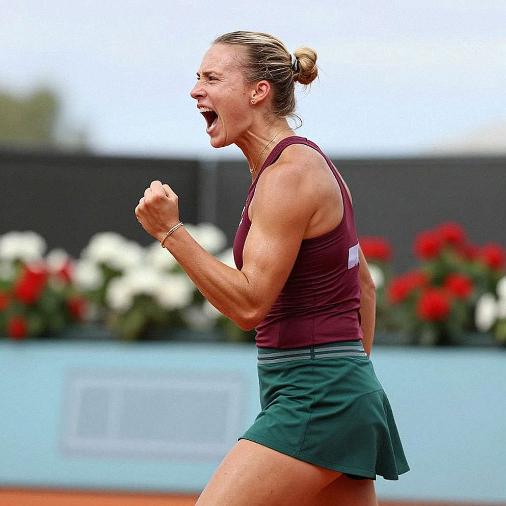 Elise Mertens viết tiếp câu chuyện Bắc Kinh: hạ Swiatek, lần đầu vào bán kết WTA 1000 sau ba năm
