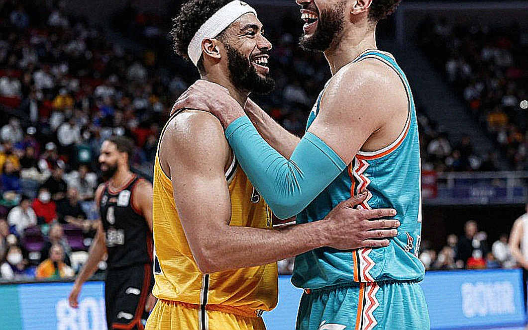 Elijah Bryant, Efes và nhãn 'Monaco 2.0': nhận định từ một nguồn, chưa có số liệu