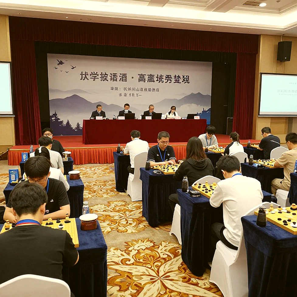 UzChess Cup: ván cờ ngắn Jacobson — Vakhidov, khai cuộc né lý thuyết và một tiêu đề lệch nhãn