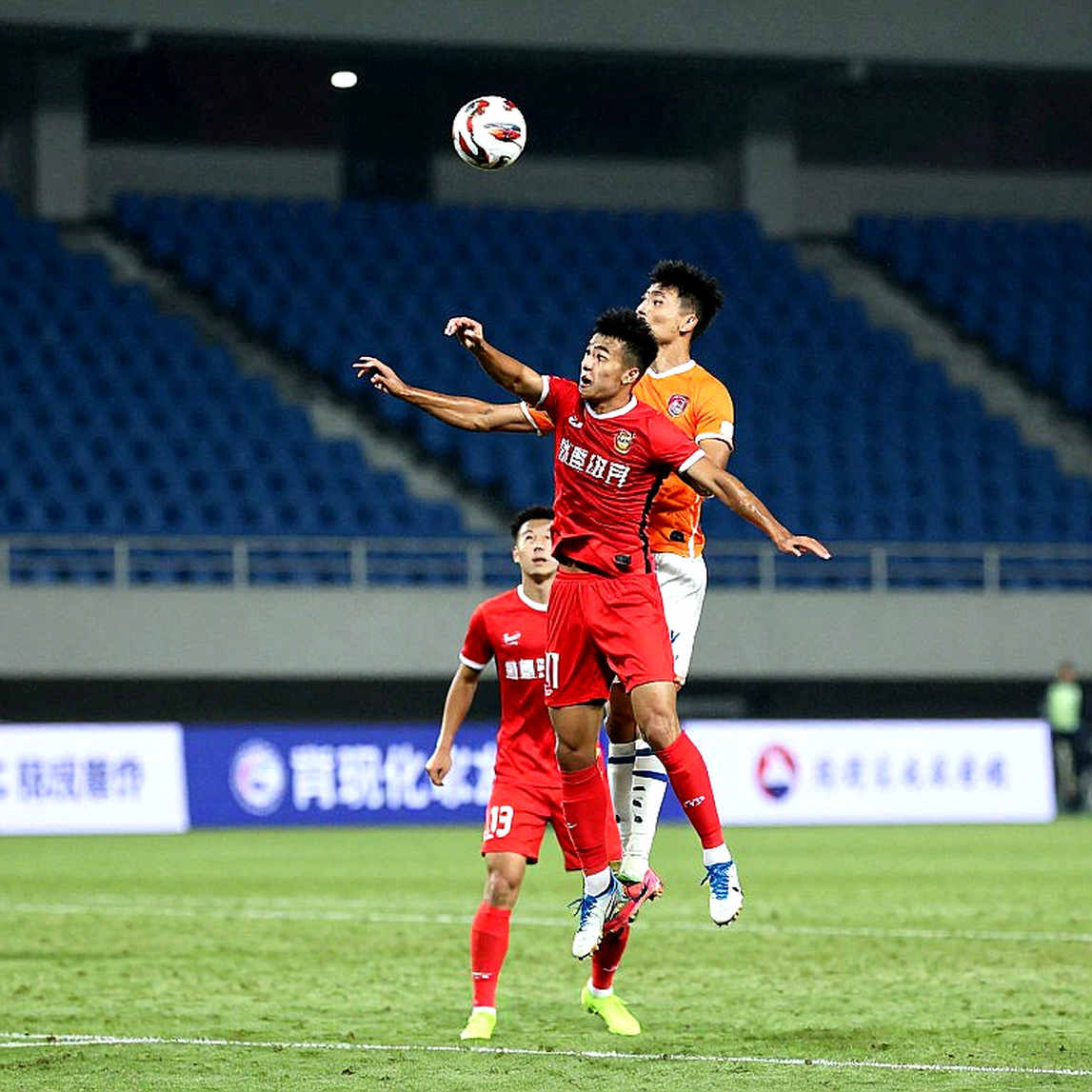 HAGL – SLNA: Bốn cái tên Brazil, một hàng thủ Việt và cách V-League mua bàn thắng
