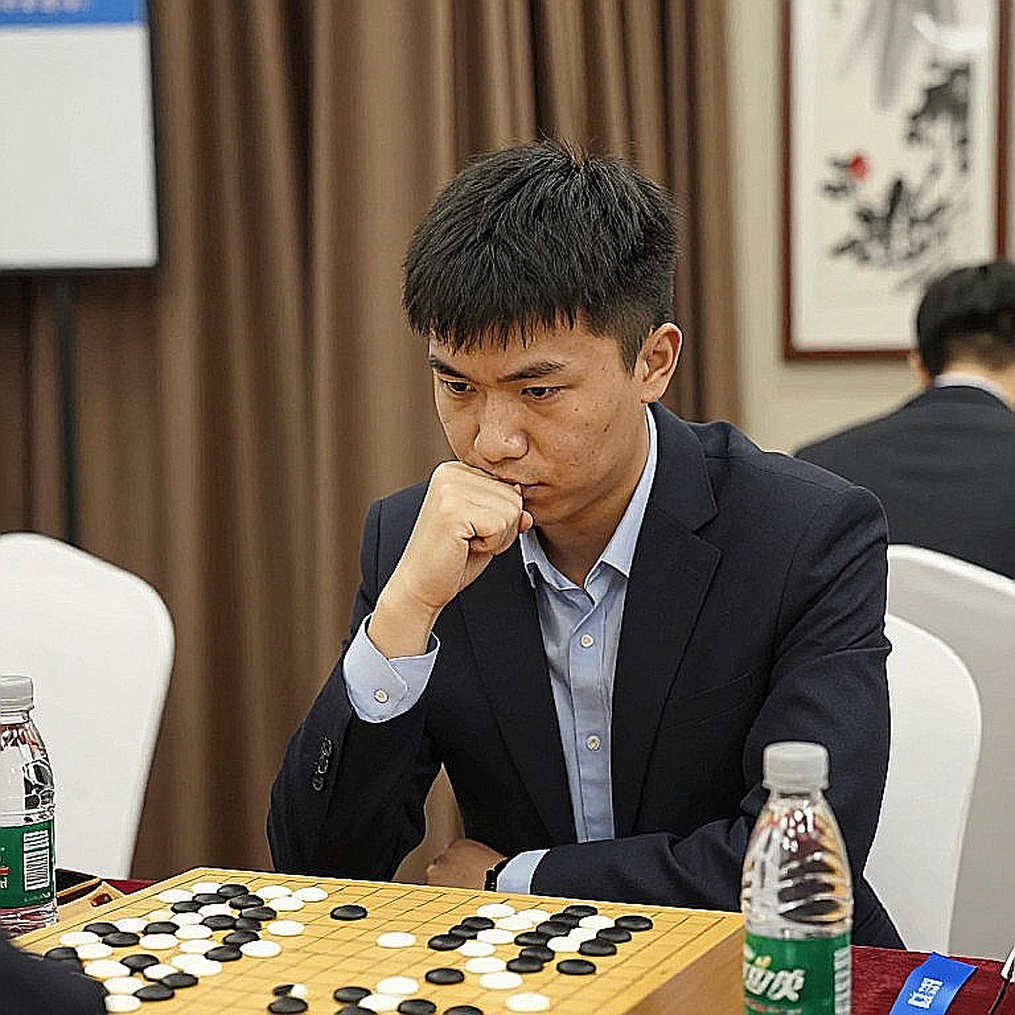 Atyrau Masters: Hai hạt giống hàng đầu gục ngã và tiếng gõ cửa lúc ba giờ sáng của một cỗ máy nội dung