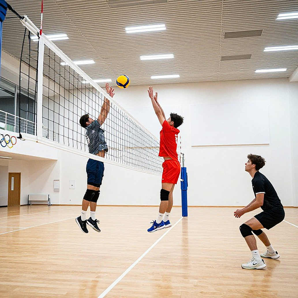 Nebraska quét Creighton 3-0: Kỷ lục 15.405 khán giả và giới hạn của một cú quét Nebraska quét Creighton 3-0: Kỷ lục 15.405 khán giả và giới hạn của một cú quét