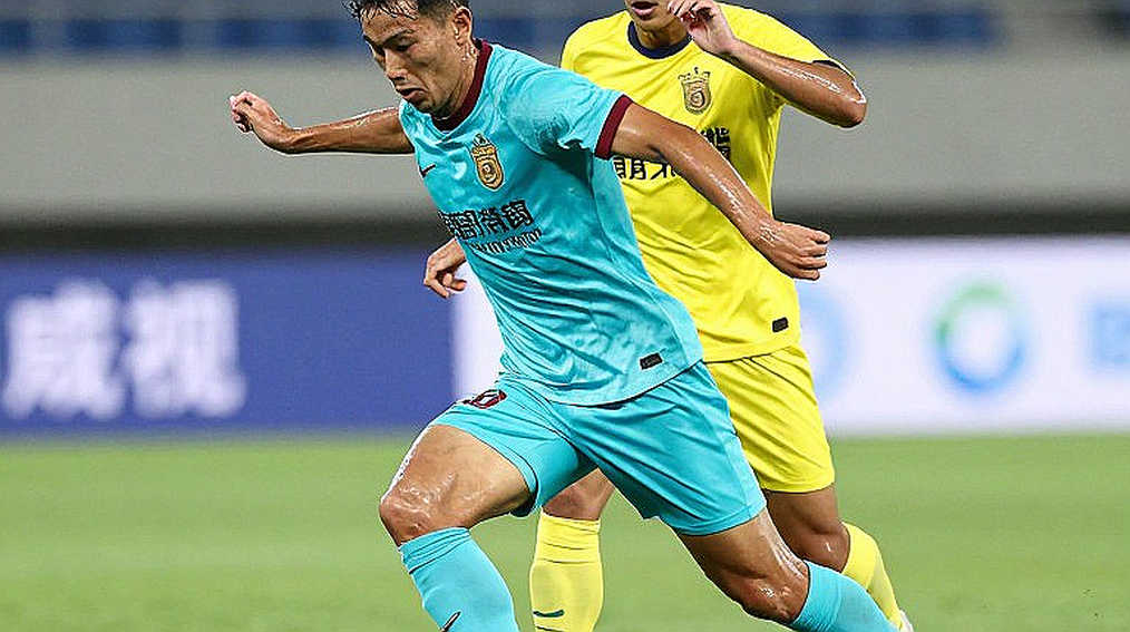 Mbappé Shines as Real Madrid Lead Barcelona at Half-Time in El Clásico: Tactics, Controversy and the Unknowns Behind the Goal