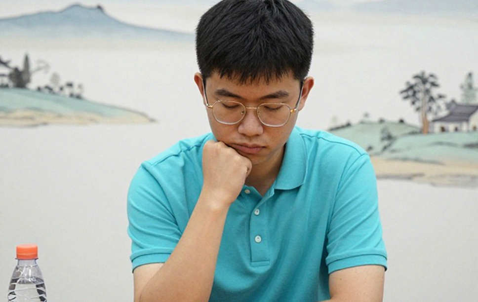 Firouzja hạ Carlsen sau 49 nước: thắng lợi nằm ở đồng hồ, không nằm ở khai cuộc